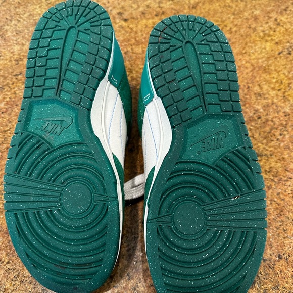 Nike Dunk woman’s shoes 8 1/2 in great used condition! - Picture 4 of 10